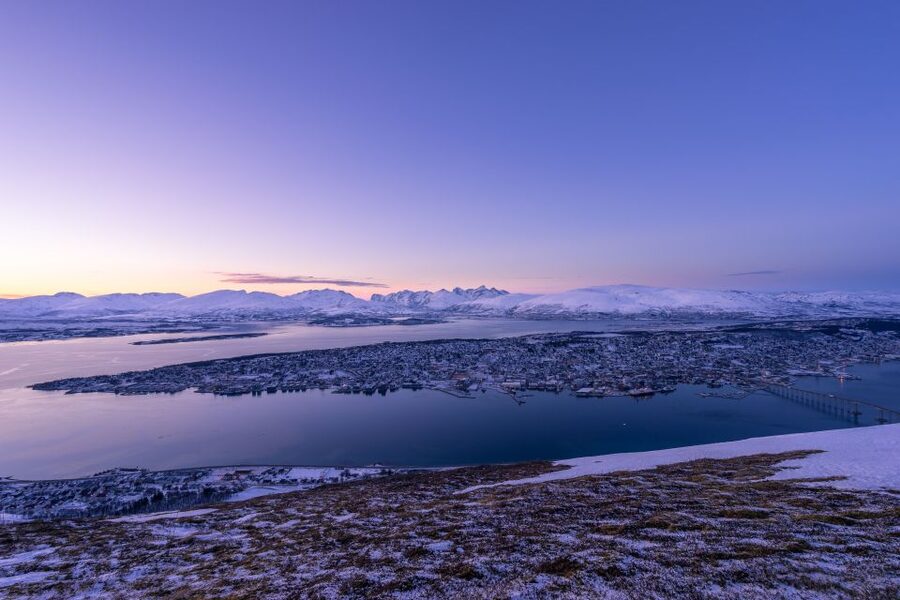 Tromso: Northern Lights Cable Car Excursion - Cake, waffles, tea, and the Tromsdalstinden view