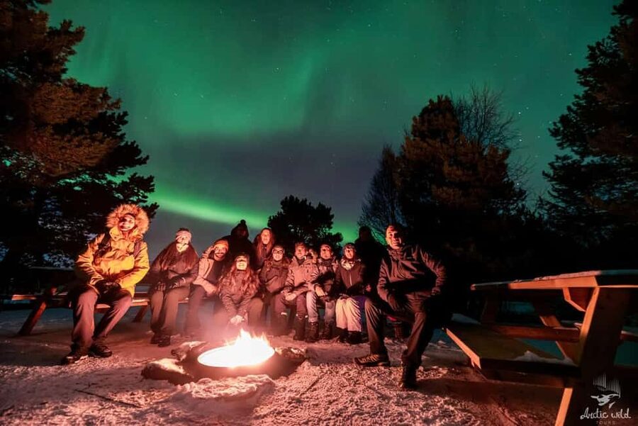 Tromsø: Northern Lights Chase by a comfortable bus - Two hours into the Arctic night