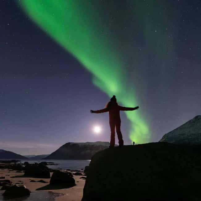 Tromsø: Northern Lights Chase by a comfortable bus - Choosing a viewing place by forecast, not guesswork