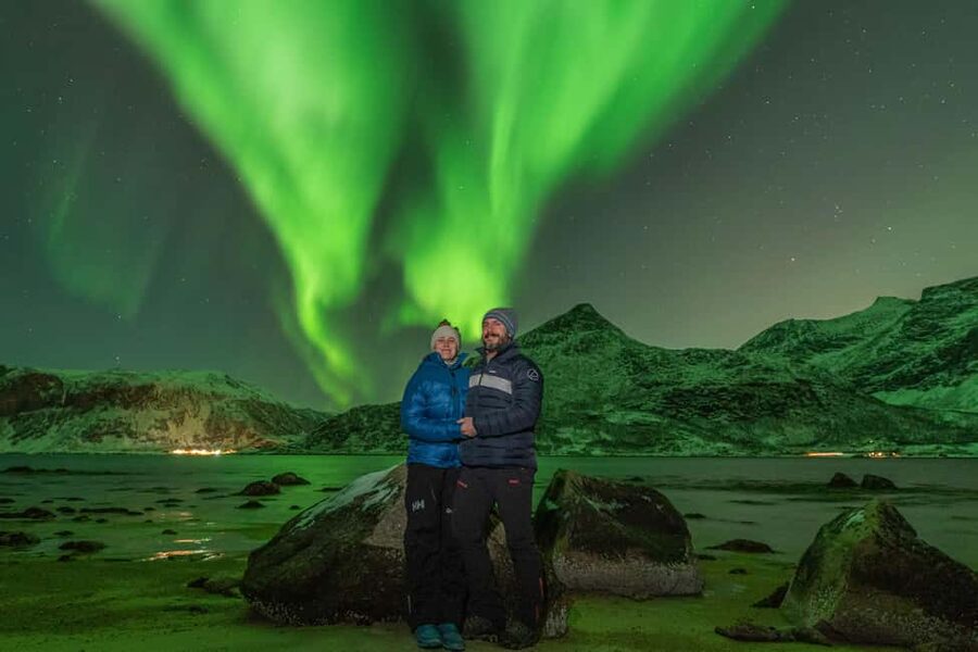 Tromsø: Northern Lights Chase by a comfortable bus - Three hours under the aurora