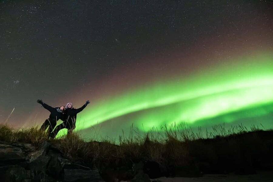 Tromsø: Northern Lights Chase by a comfortable bus - Meeting at Kaigata 4 and settling into the bus