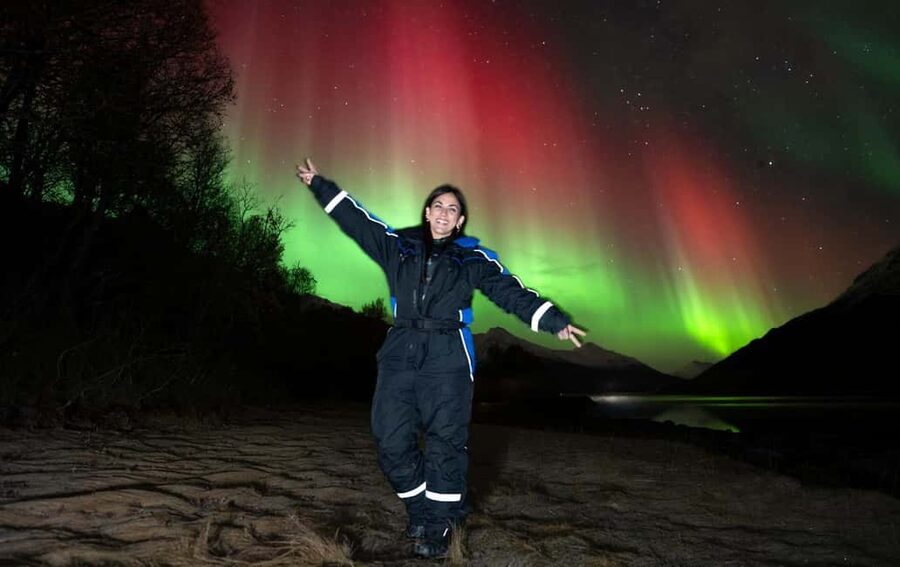 Tromsø: Northern Lights Chase + Free Professional Photos - Campfire, hot chocolate, and the expedition meal