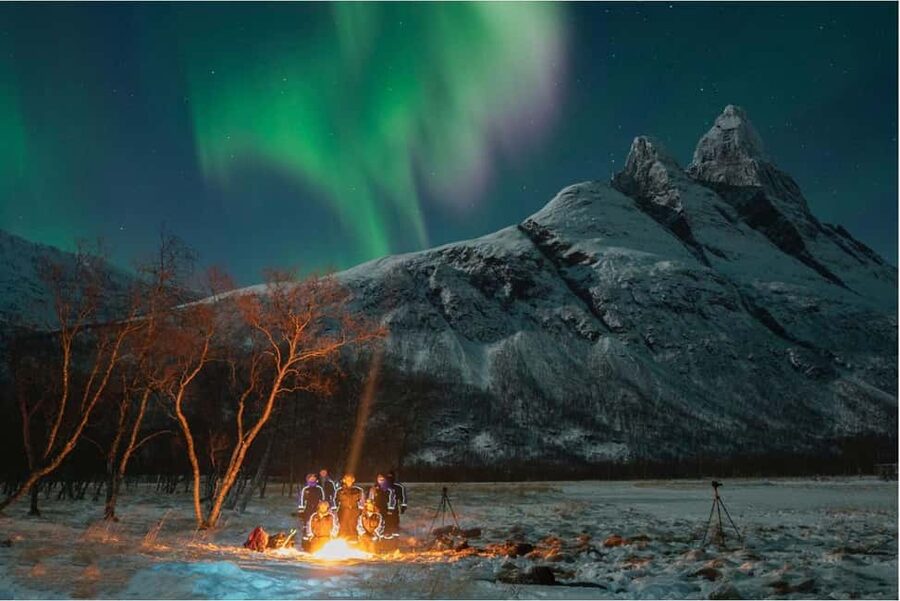 Tromsø: Northern Lights Chase + Free Professional Photos - Professional photos under the Northern Lights