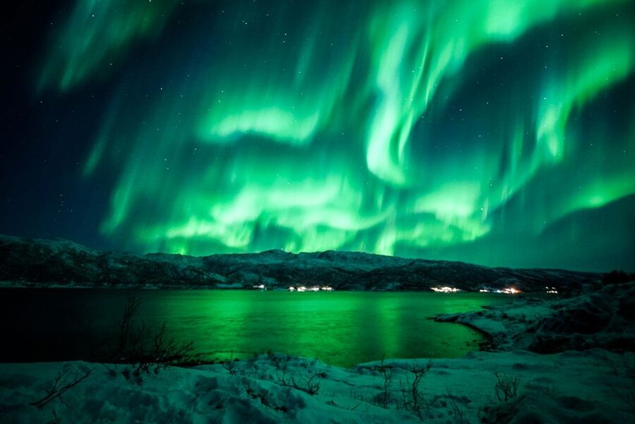 Tromsø: Northern Lights Chase Minibus Tour - The guides make or break the evening