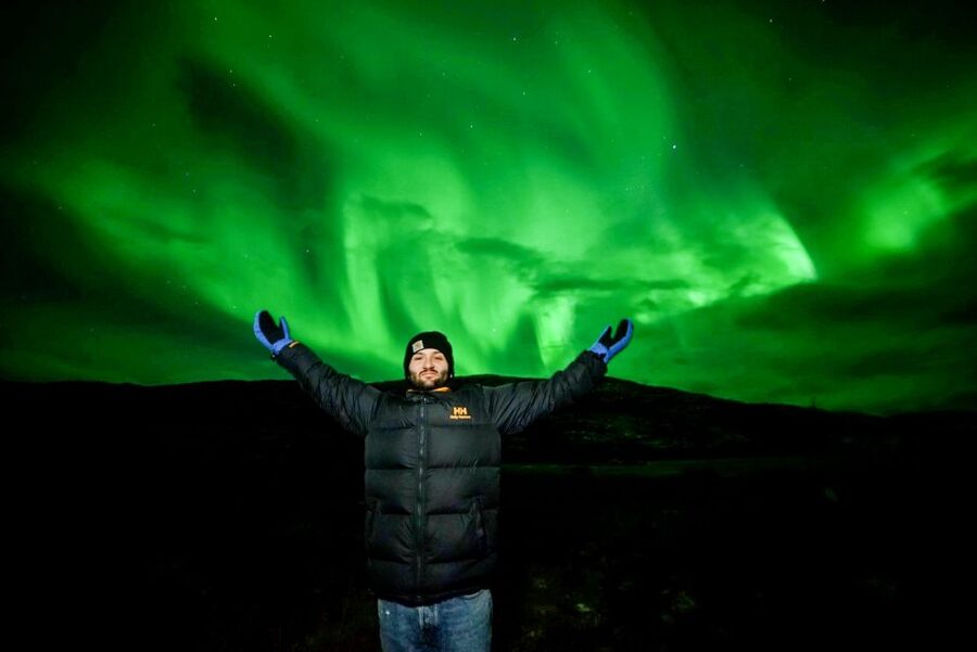 Tromsø: Northern Lights Chase Minibus Tour - Photographing the aurora without losing the moment