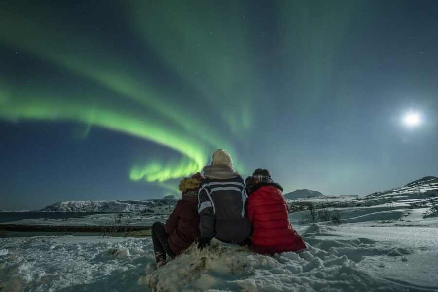 Tromso: Northern Lights Chase with Photo Package Included - The guides make the long hours easier