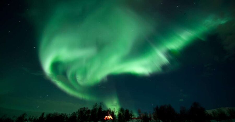 Tromsø: Northern Lights Husky Visit with Traditional Dinner - Warming up inside the Sami lavvo
