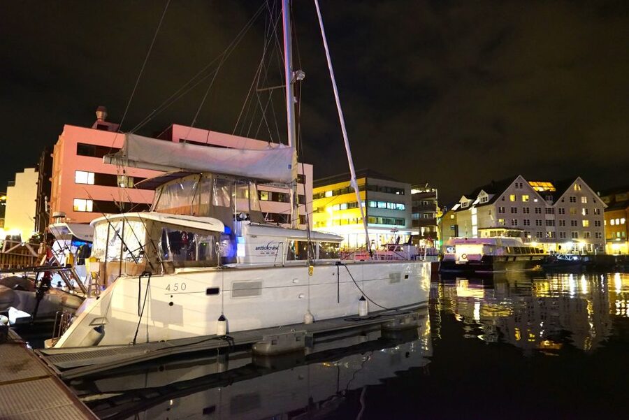 Tromsø: Northern Lights Luxury Catamaran Cruise - Fishing gives you a backup plan
