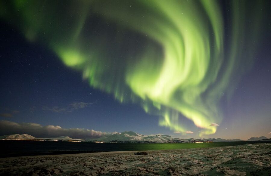Tromso: Northern Lights Photography Tour by Bus (or miniBus) - Staying warm inside and outside the coach