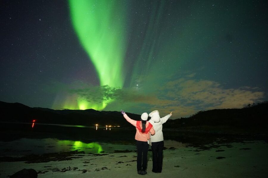 Tromsø: Northern Lights Tour with Free Professional Portrait - Seeing the aurora, and dealing with the uncertainty