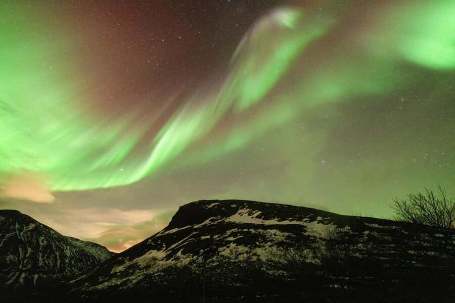 Tromsø: Northern Lights tour with local experts - Photography under the Northern Lights