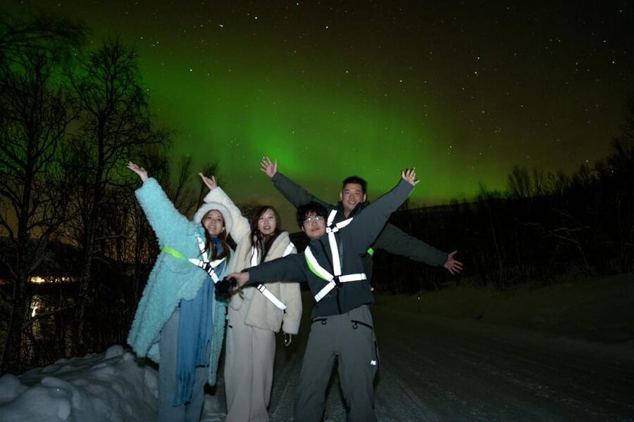 Tromsø: Northern Lights Tour with Local Guide and Photos - Key points before you book