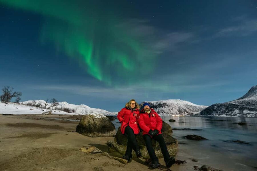 Tromsø: Northern Lights Tour with Professional Photographer - What the guides add to the night