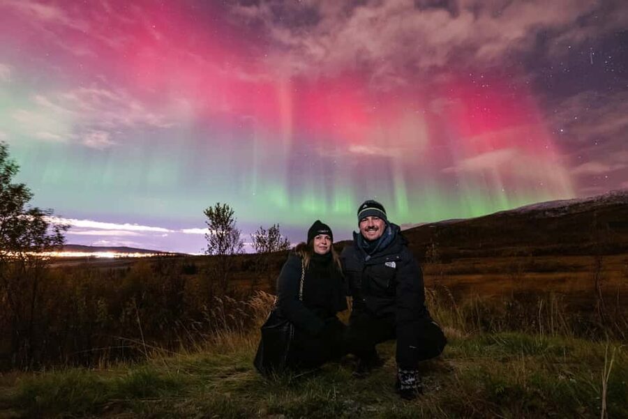 Tromsø: Northern Lights Tour with Professional Photographer - One hour by bus into darker country