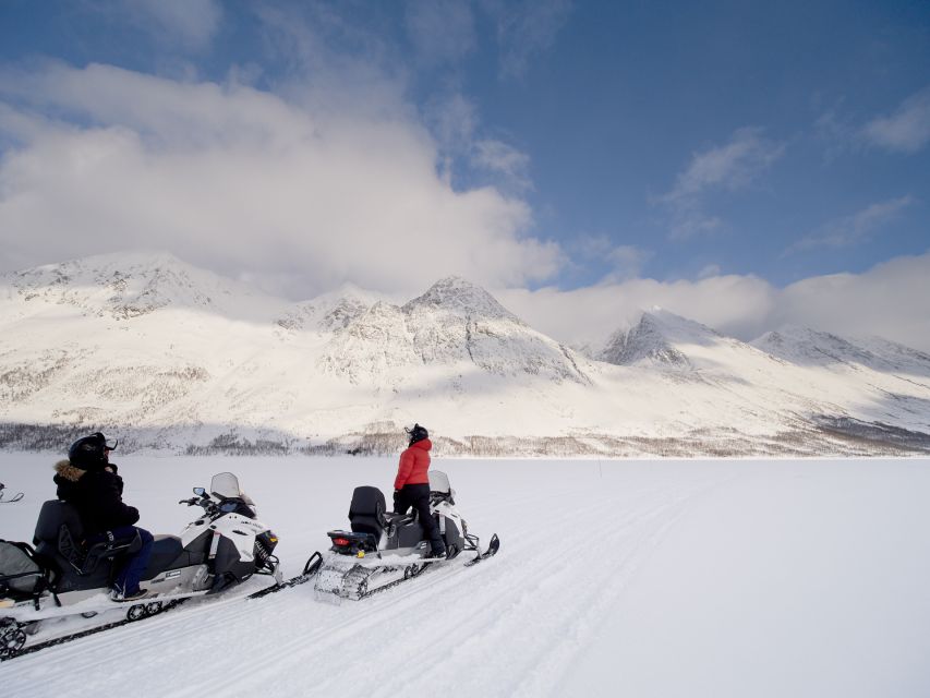 Tromsø: Scenic Arctic snowmobile safari in the Lyngen Alps - Getting ready in the fishing village