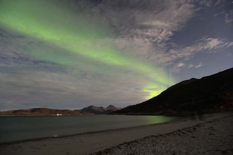 Tromsø: Small Group Northern Lights Hunt - Seeing the aurora in difficult weather