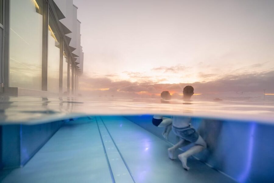 Tromsø: Spa/Pool with Bath, Sauna and Outdoor Heated Pool - Your first hour: swimming, waves, and water play