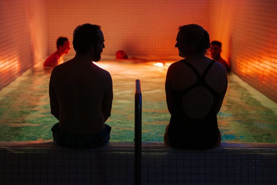 Tromsø: Spa/Pool with Bath, Sauna and Outdoor Heated Pool - The outdoor heated pool and Tromsø views