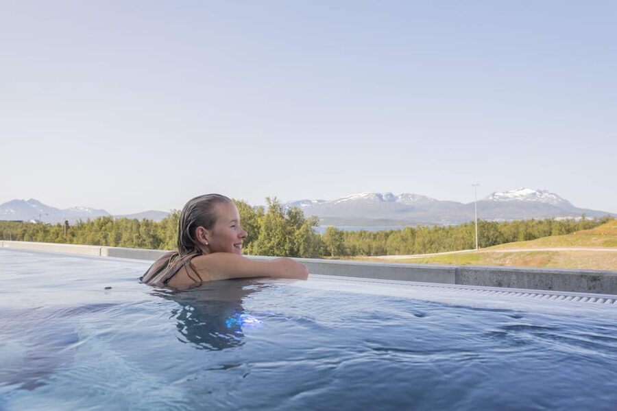 Tromsø: Spa/Pool with Bath, Sauna and Outdoor Heated Pool - Arriving at Templarheimen and finding the entrance
