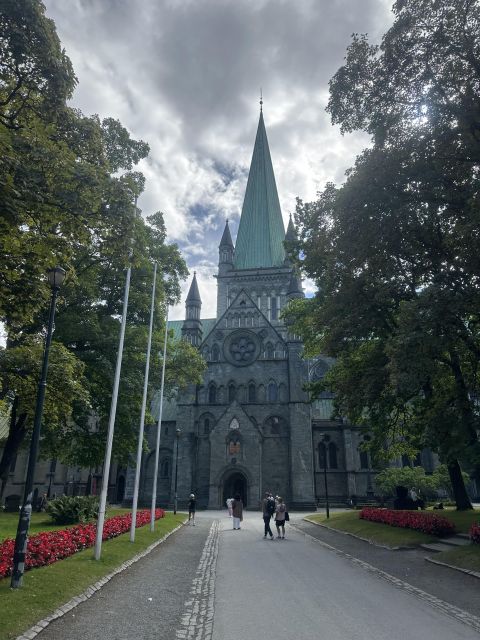 Trondheim: Audio Guide Panorama Bustour - Starting beside the harbor at Pirbadet