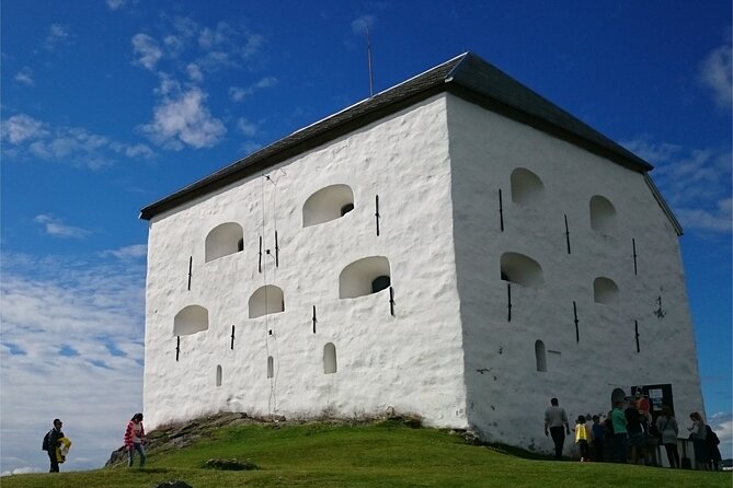 Trondheim's Regalia Self-Guided Tour of Norway's Historic Centre - The uphill finish at Kristiansten Fortress