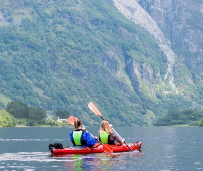 Vossevangen: Nærøyfjord Full-Day Guided Kayaking Trip