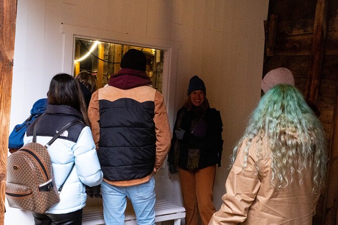 Walking Tour in Bergen of the Past and Present - Steinkjellerbakken and everyday life in Fjellsiden