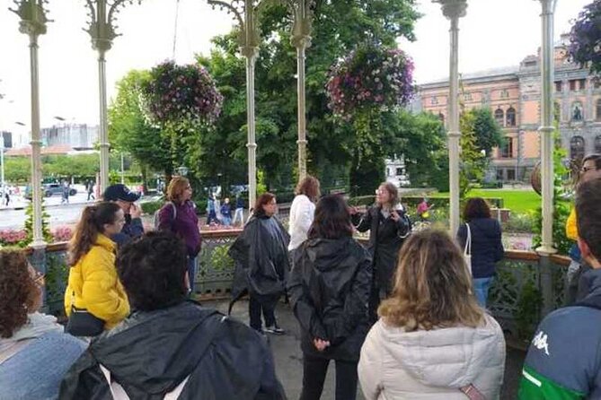 Walking Tour of Central Bergen - Kong Oscars Gate and old Bergen street life